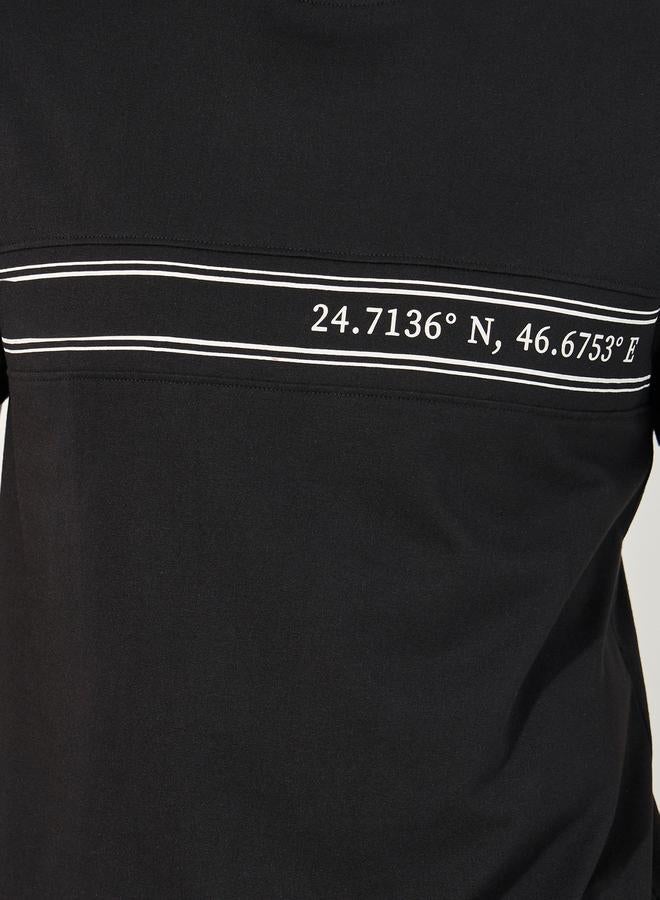 ستايلي تيشيرت بقصة عادية بطبعات بسيطة وألواح جانبية - Image 3